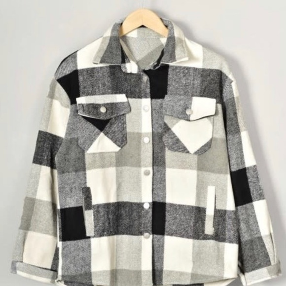 Coat -Oversize plaid button coat, Size Small, Excellent Condition - Picture 3 of 14